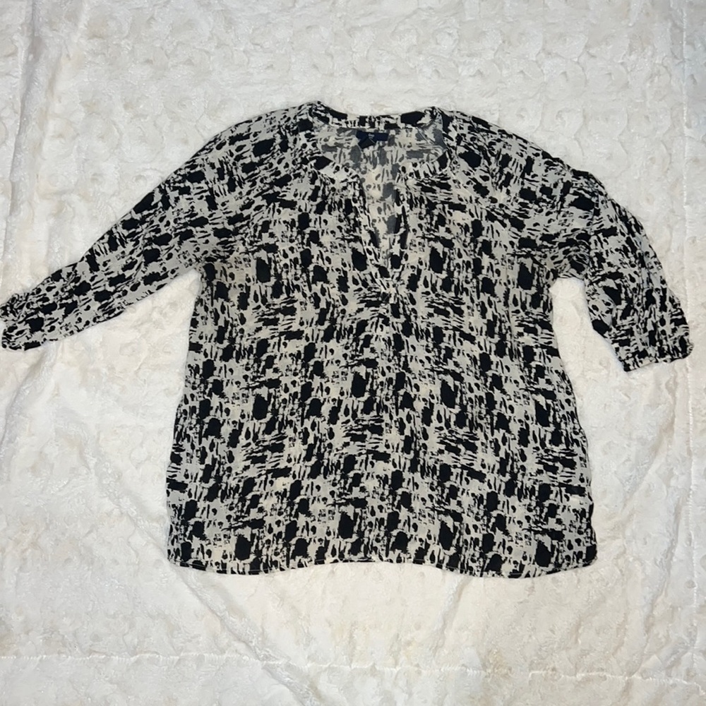 Black and white Gap blouse